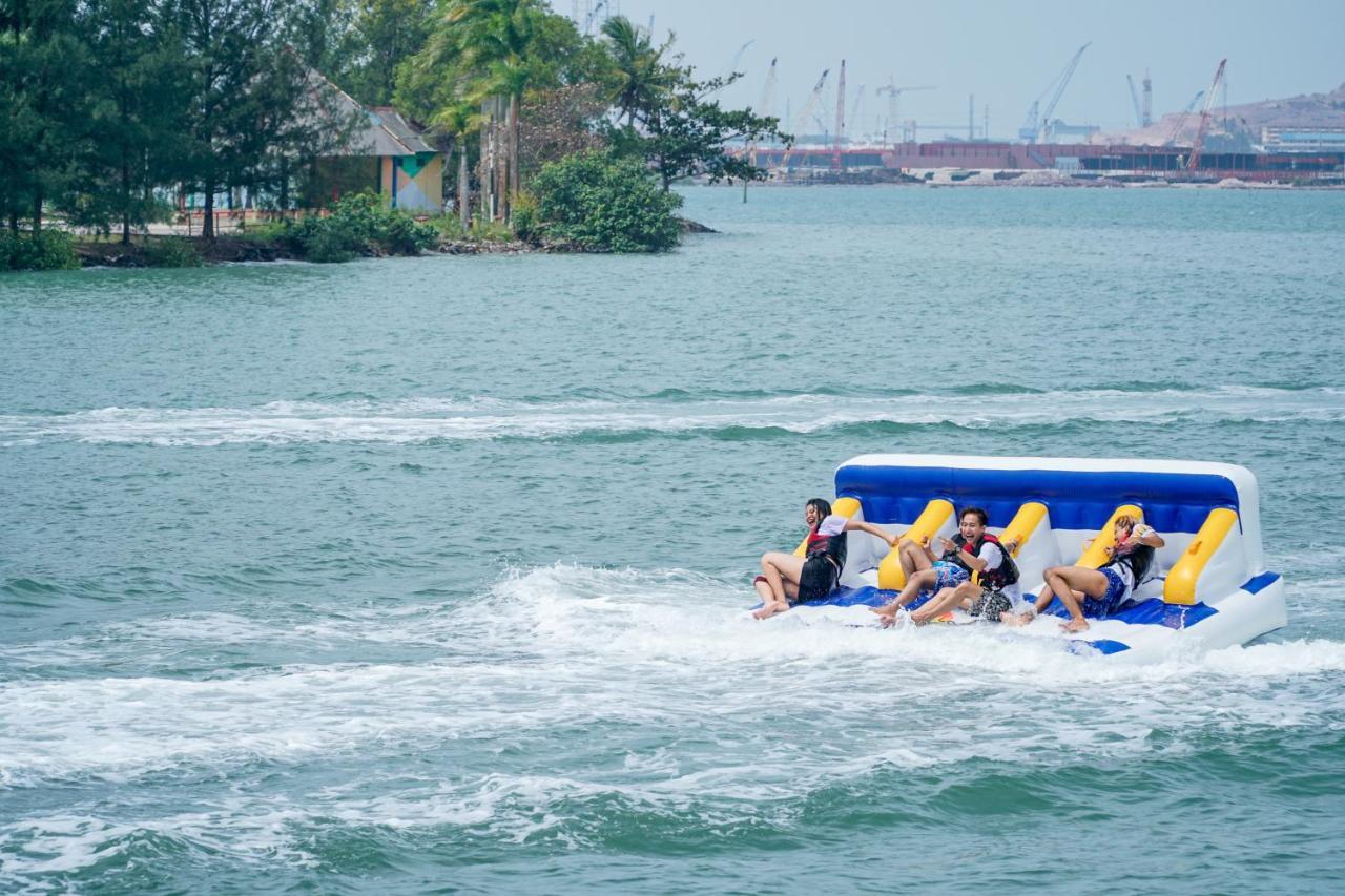 Harris Resort Batam Waterfront Sekupang Exterior foto