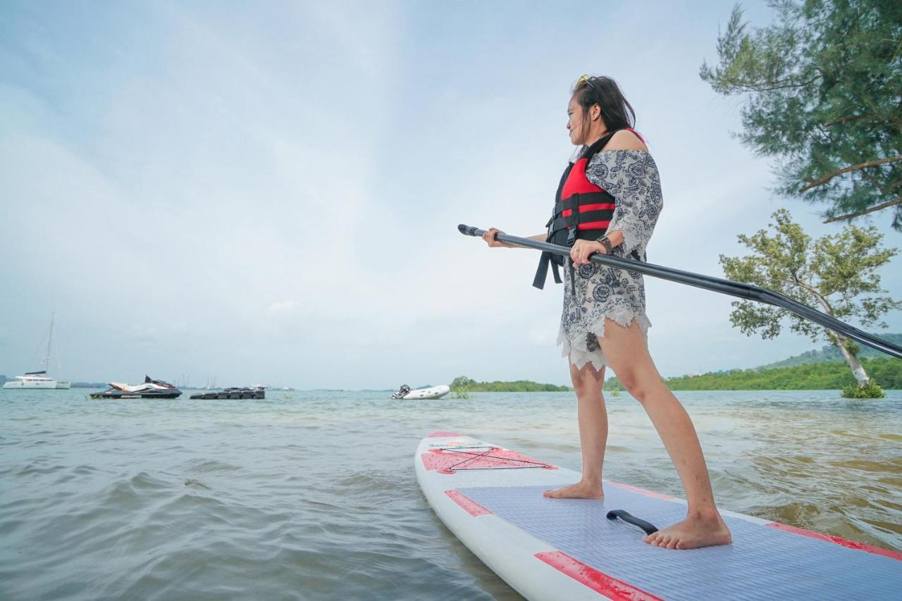 Harris Resort Batam Waterfront Sekupang Exterior foto